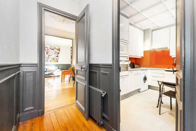 Appartement Large & Bright Apartment, Paris, Montmartre-opera, Picturesque Rue Des Martyrs