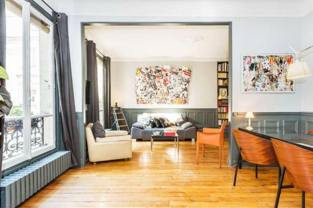 Large & Bright Apartment, Paris, Montmartre-opera, Picturesque Rue Des Martyrs Appartement Parijs