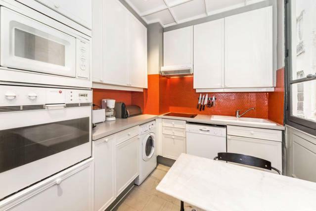 Large & Bright Apartment, Paris, Montmartre-opera, Picturesque Rue Des Martyrs Appartement *