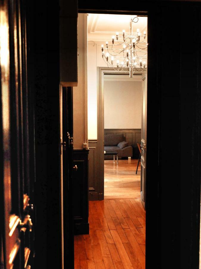 Large & Bright Apartment, Paris, Montmartre-opera, Picturesque Rue Des Martyrs Parijs